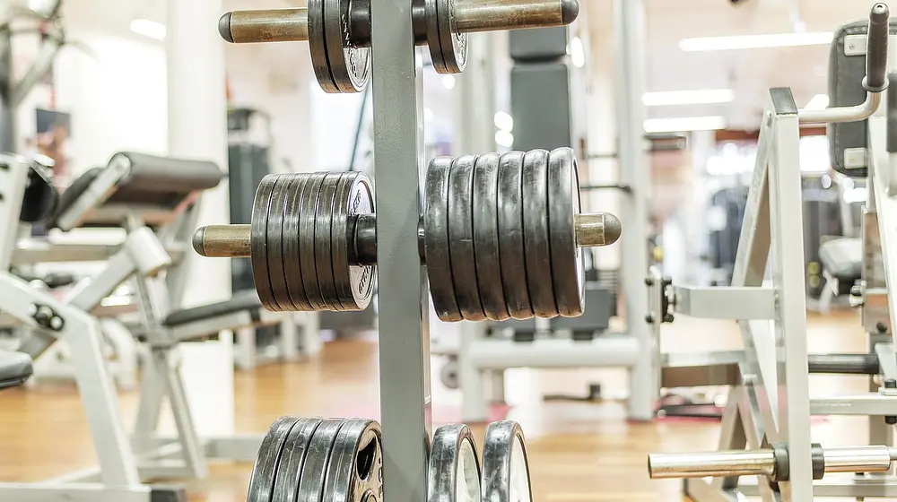 Ile kosztuje domowa siłownia? Porównanie: wersja budżetowa vs premium