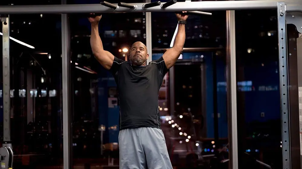 Podciąganie na drążku – od zera do bohatera