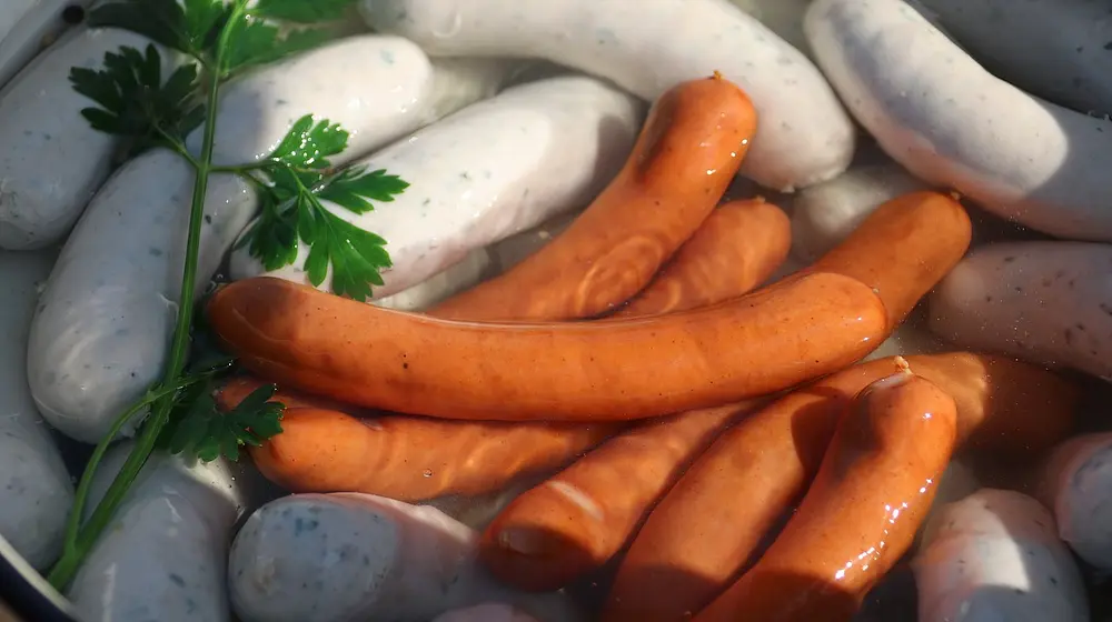 Ile kalorii mają parówki? Wartości odżywcze i porady dietetyczne