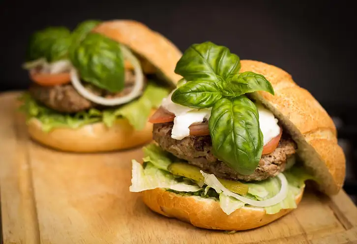 Ile kalorii ma McRoyal? Sprawdź wartości odżywcze