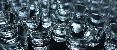 Czy wódka tuczy? Fakty i mity o kaloriach w alkoholu