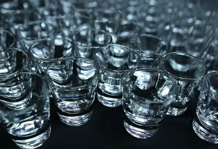 Czy wódka tuczy? Fakty i mity o kaloriach w alkoholu