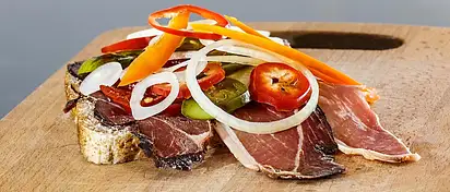 Ile kalorii ma kanapka z szynką? Wartości