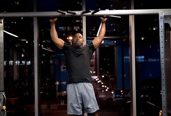 Podciąganie na drążku – Jak zacząć i dojść do mistrzostwa