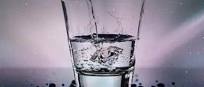 Czy woda gazowana tuczy? Fakty i mity