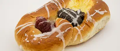 Ile kalorii ma drożdżówka? Wartości i waga