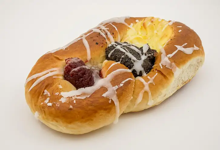 Ile kalorii ma drożdżówka? Wartości i waga