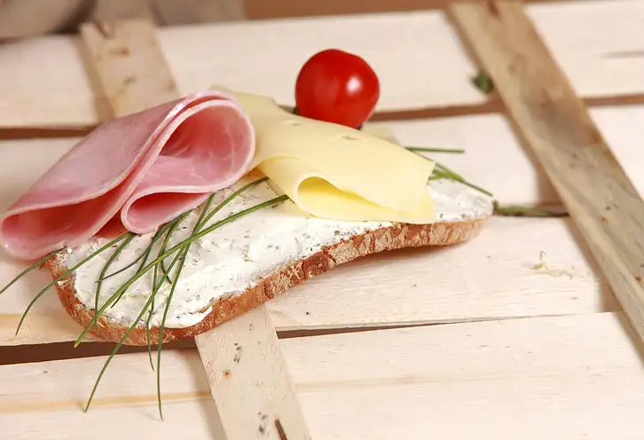 Czy biały chleb tuczy? Fakty i porady