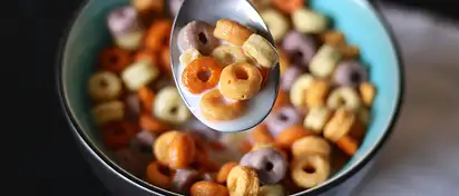 Ile kalorii ma płatki z mlekiem? Przewodnik