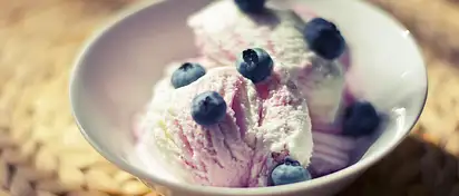 Ile kalorii ma gałka lodów? Wartości i porady