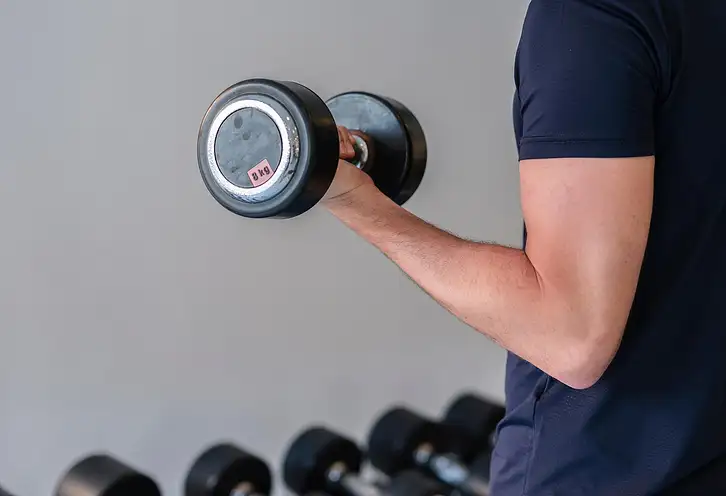 Plan treningowy na rzeźbę: Ćwiczenia i wskazówki