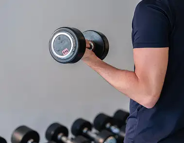 Plan treningowy na rzeźbę: Ćwiczenia i wskazówki