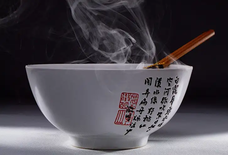 Czy zupki chińskie tuczą? Fakty i porady