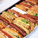 Ile kalorii ma hot dog? Sprawdź fakty