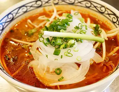 Czy makaron ryżowy tuczy? Fakty i porady