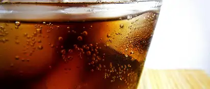 Ile kalorii ma Cola Zero? Skład i fakty o napoju | 2025