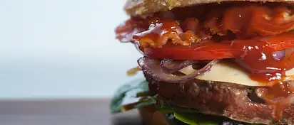 Ile kalorii ma burger? Wartości odżywcze i porady kulinarne
