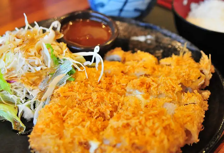 Ile kalorii ma schabowy? Wartości i alternatywy