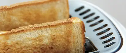 Ile kalorii mają tosty z serem? Sprawdź!