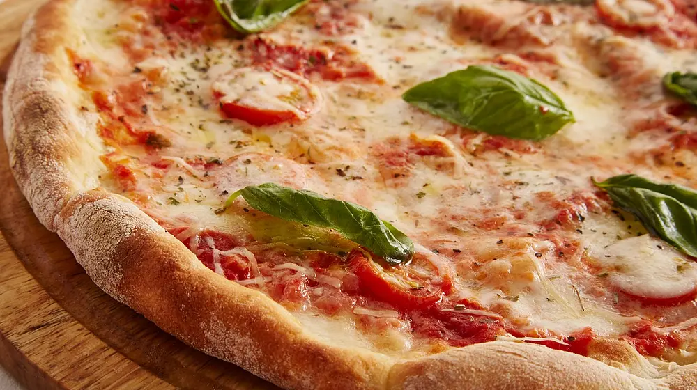Ile kalorii ma pizza? Wartości odżywcze i wpływ na dietę