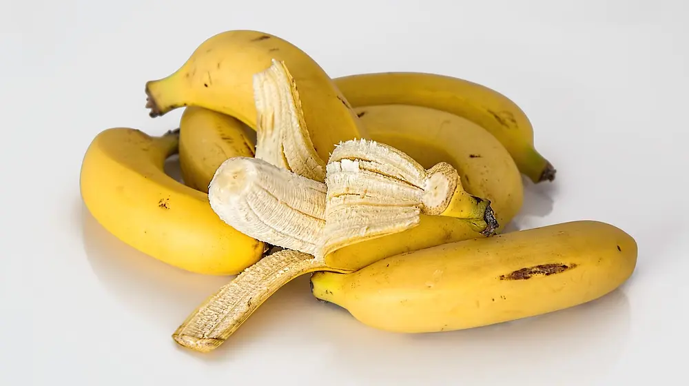 Ile kalorii ma banan? Kompleksowy przewodnik po wartościach odżywczych i diecie
